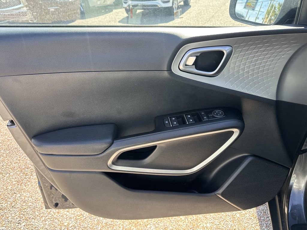 Used 2023 Kia Soul S image 20