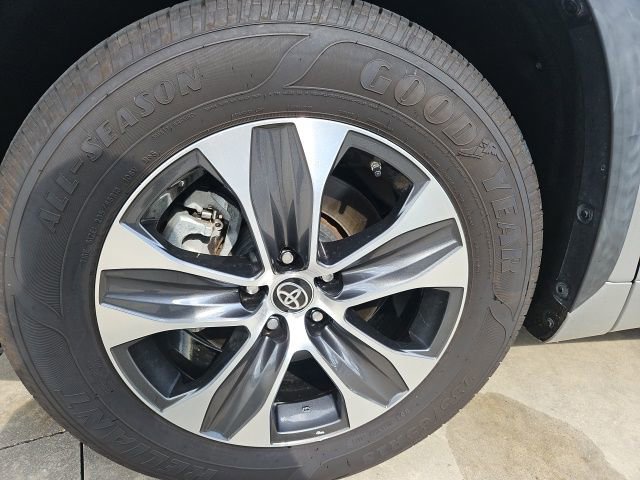 Used 2022 Toyota Highlander XLE FWD image 21