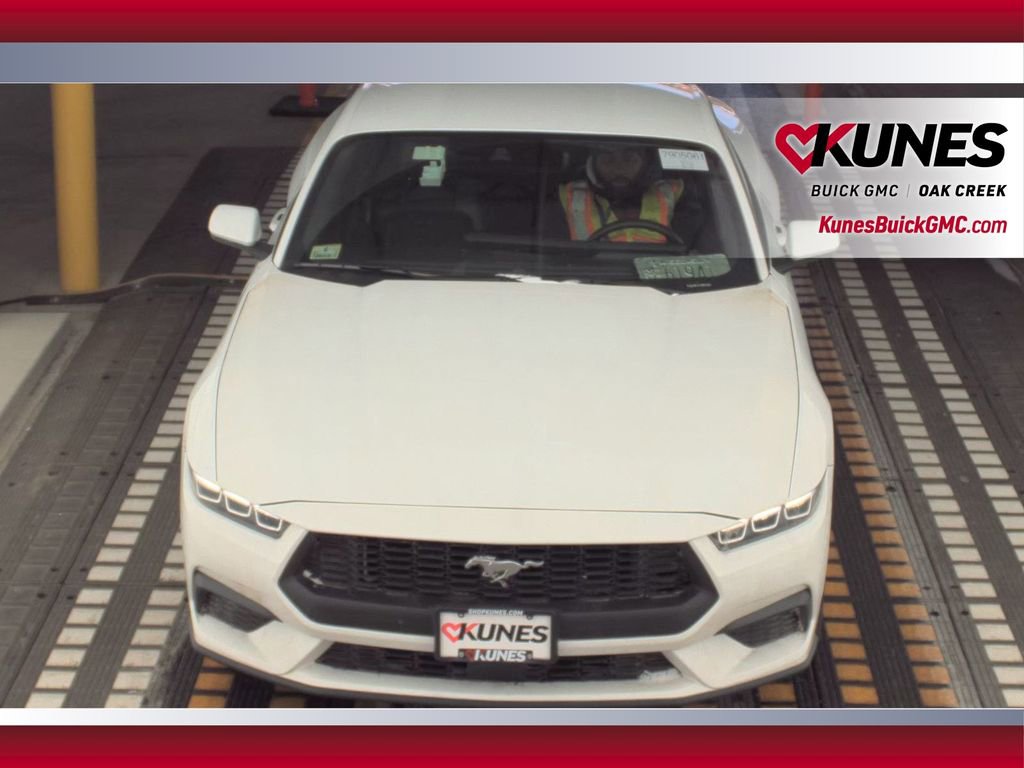 Used 2024 Ford Mustang Premium image 3