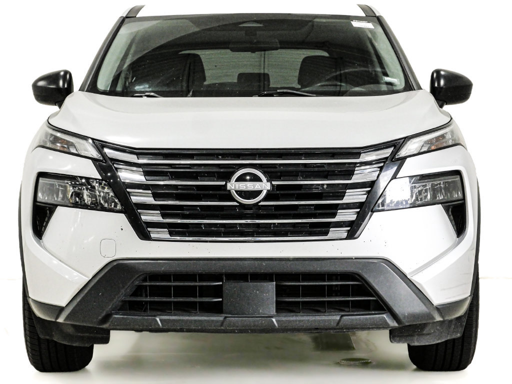 Used 2024 Nissan Rogue S FWD image 2