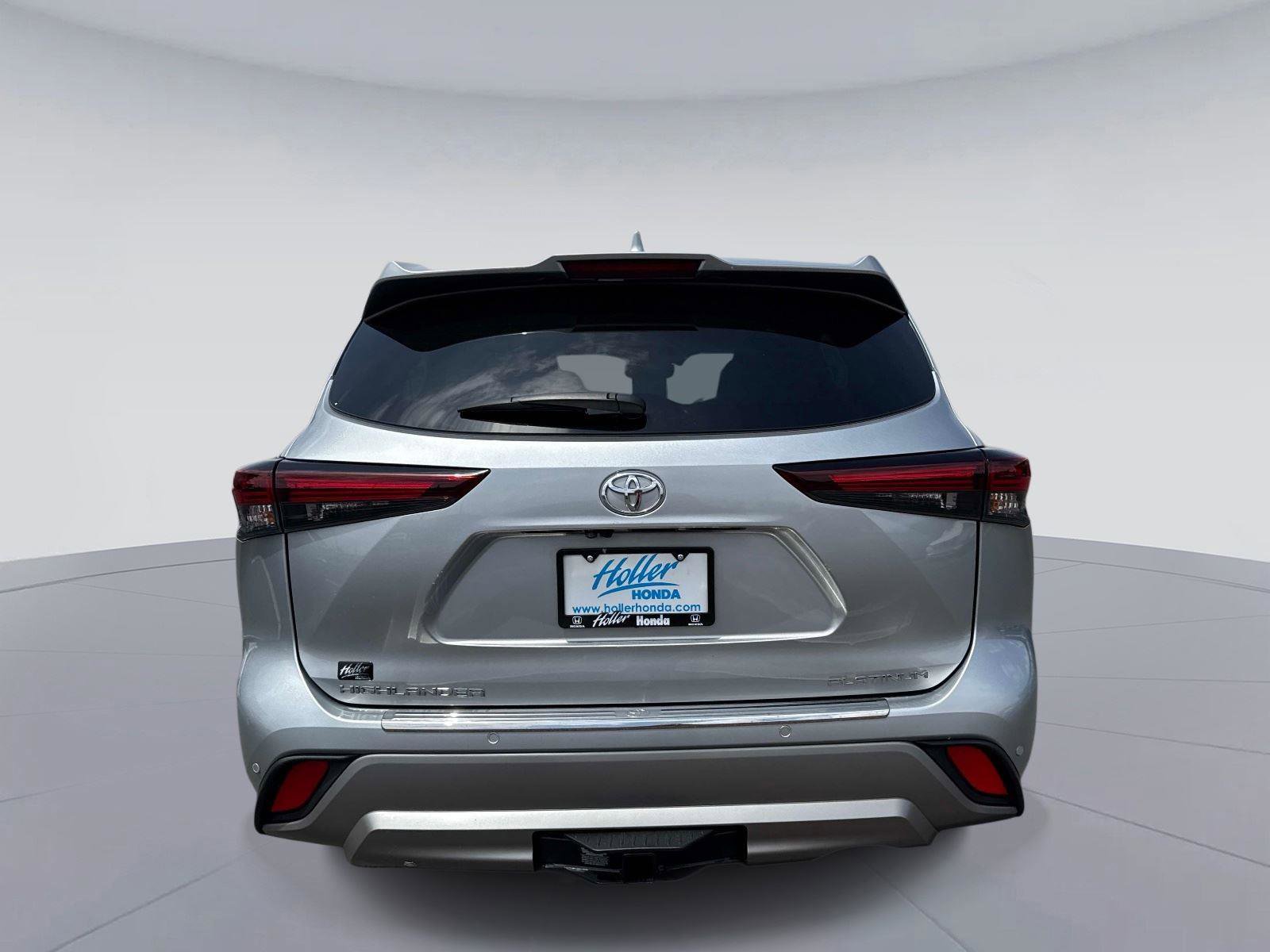 Used 2024 Toyota Highlander Platinum FWD image 5