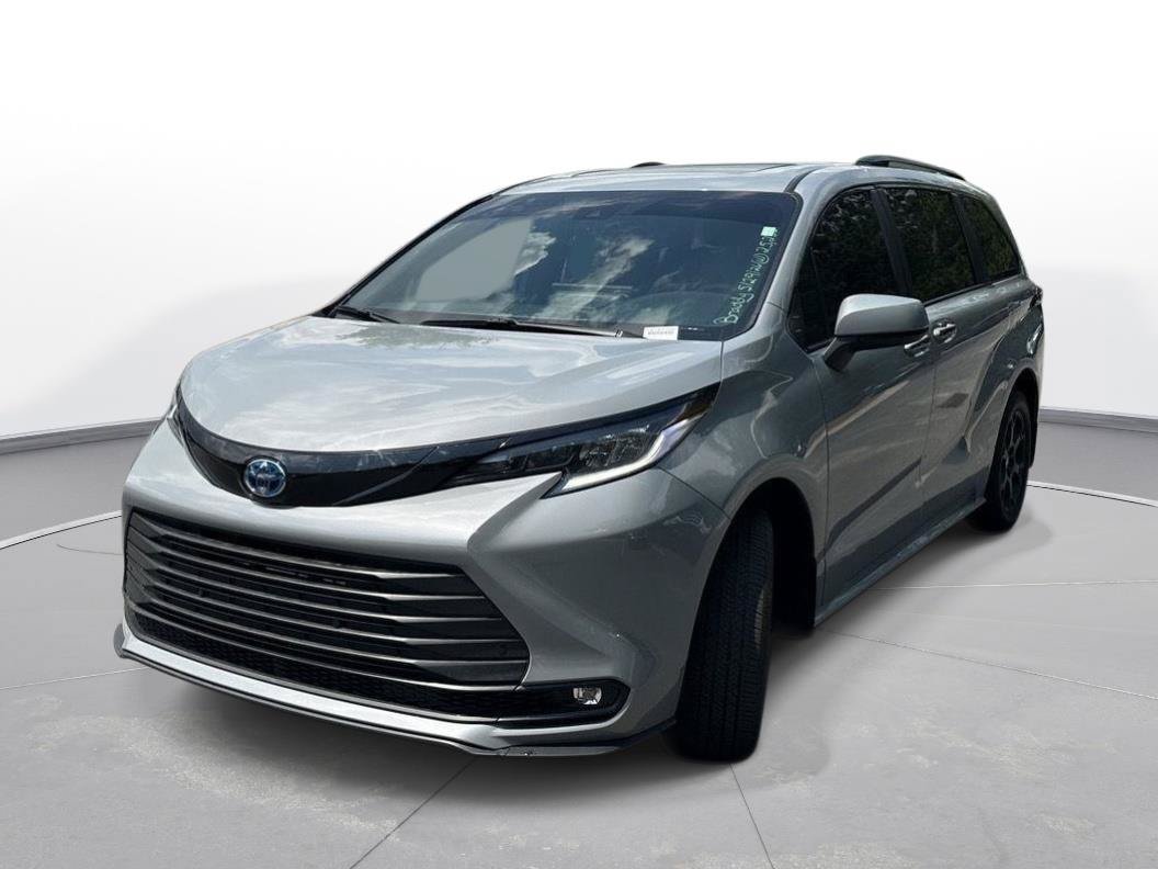 Certified 2025 Toyota Sienna XLE Woodland Edition AWD/4WD image 2