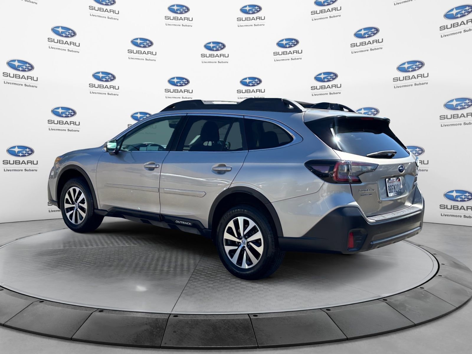 Used 2020 Subaru Outback Premium w/ Popular Package #1 AWD/4WD image 3