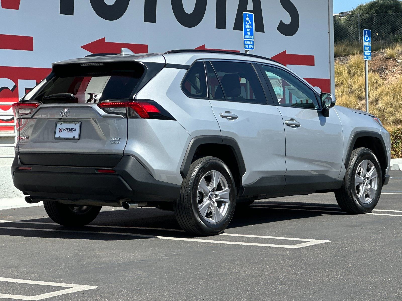 Used 2025 Toyota RAV4 XLE w/ Convenience Package AWD/4WD image 5
