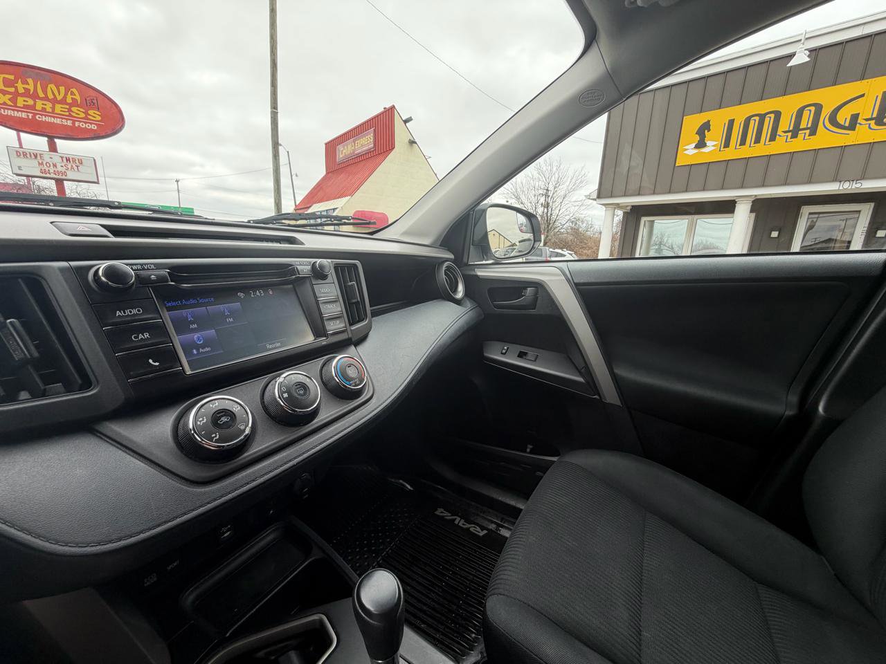 Used 2018 Toyota RAV4 LE w/ All Weather Liner Package image 22