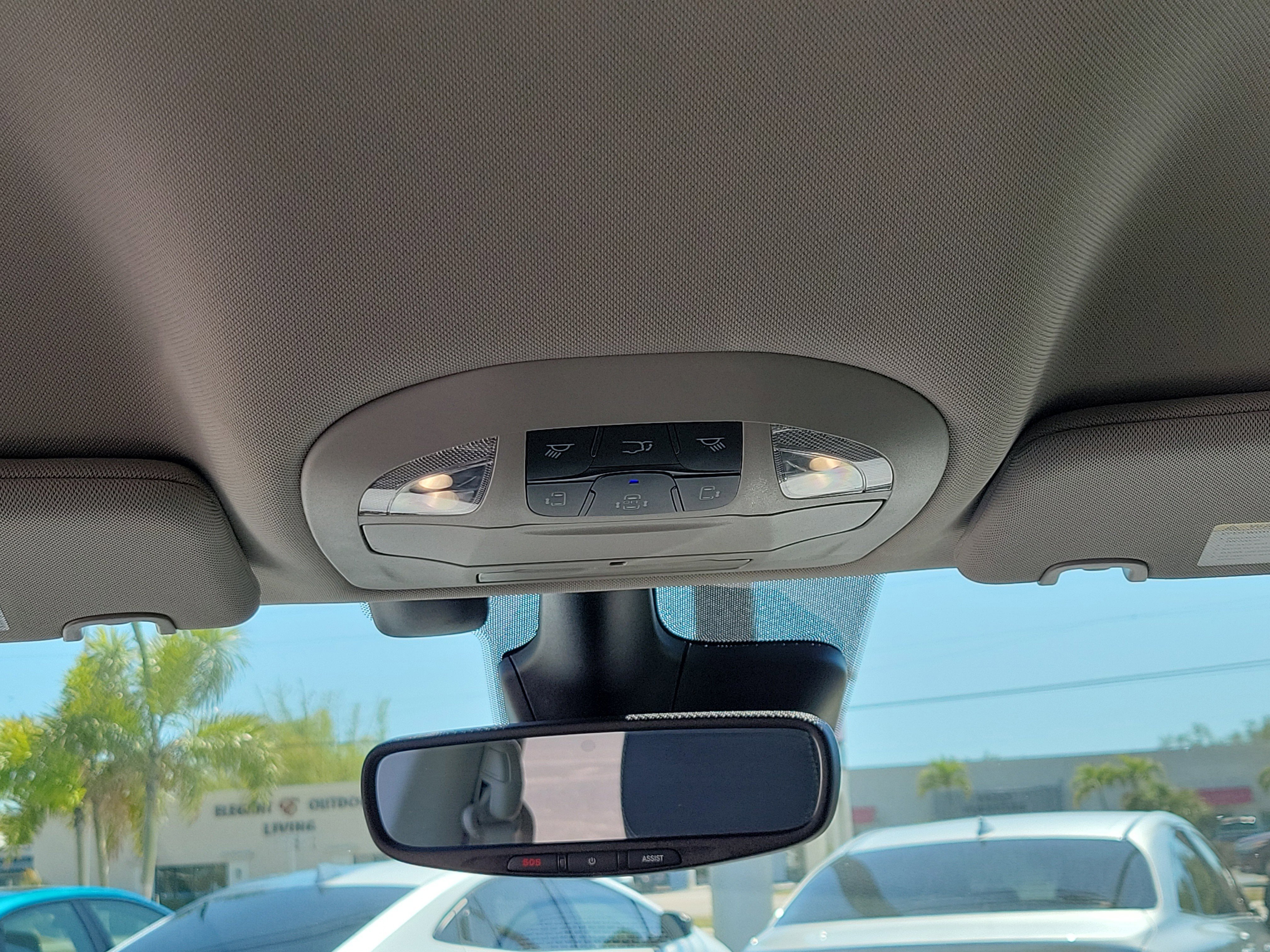 Used 2022 Chrysler Pacifica Touring-L w/ Uconnect Theater Family Group image 18