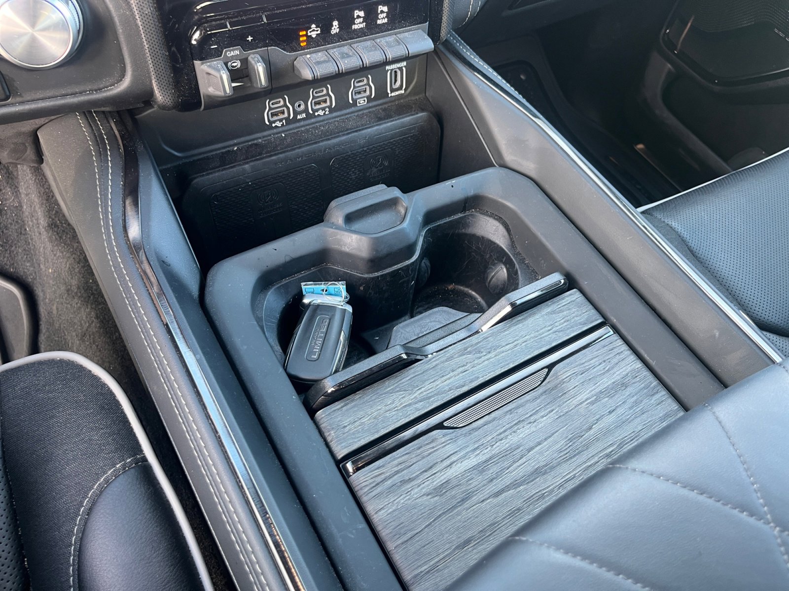 Used 2025 RAM 1500 Limited image 32