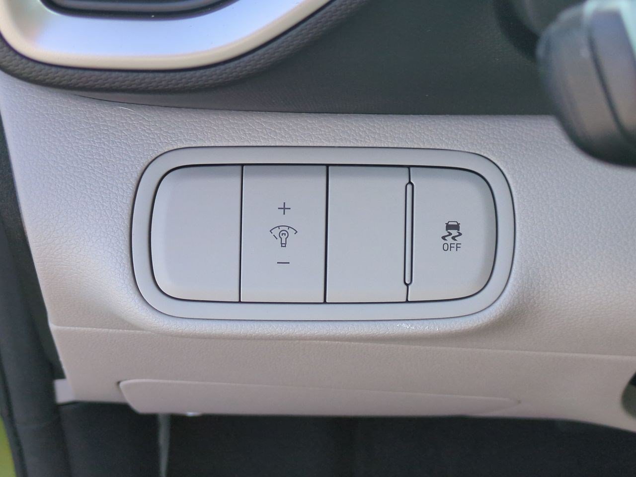 Used 2023 Hyundai Venue SEL FWD image 19