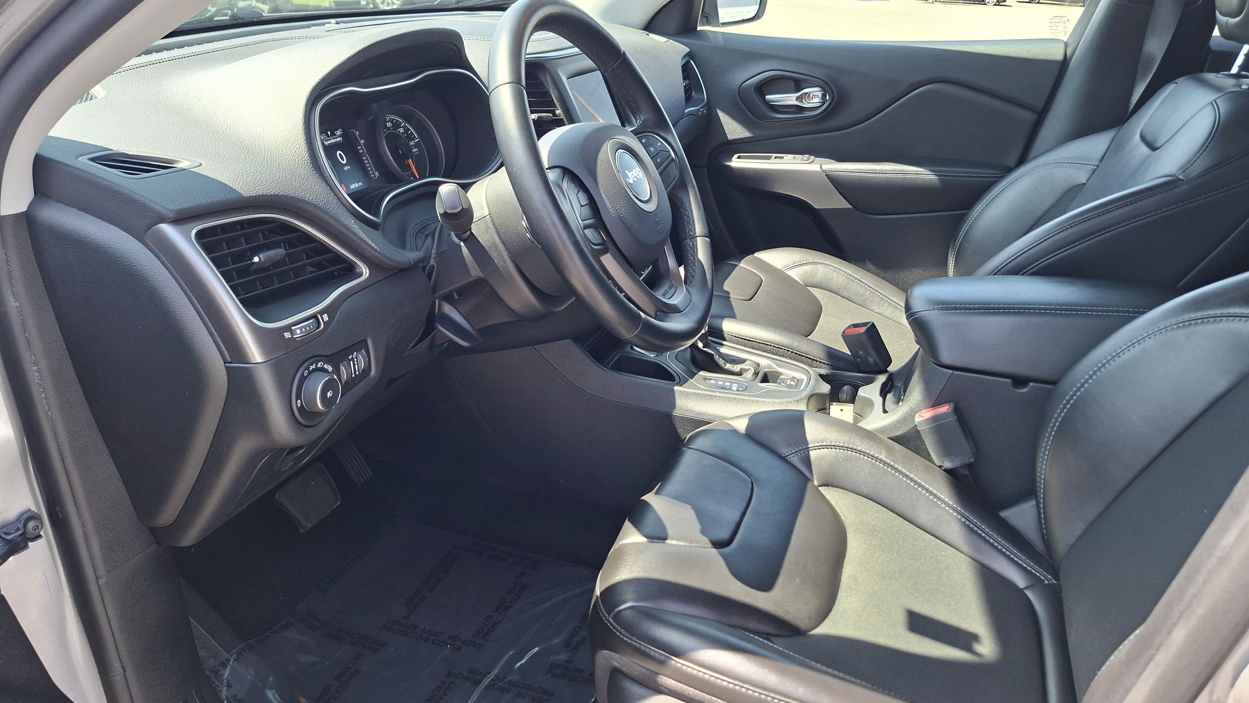 Used 2021 Jeep Cherokee Latitude Plus w/ Sun & Sound Group FWD image 9