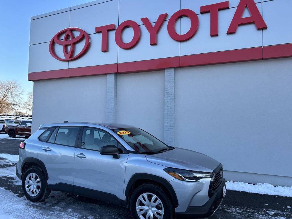 Used 2025 Toyota Corolla Cross L image 1