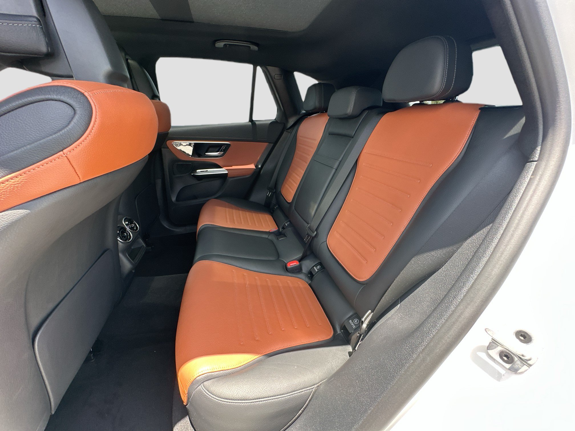 Used 2024 Mercedes-Benz GLC 43 AMG 4MATIC image 25