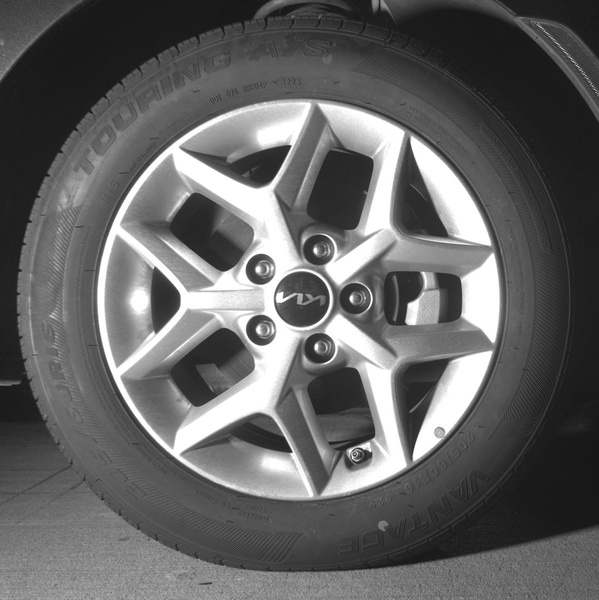 Used 2025 Kia Soul LX w/ LX Technology Package FWD image 13