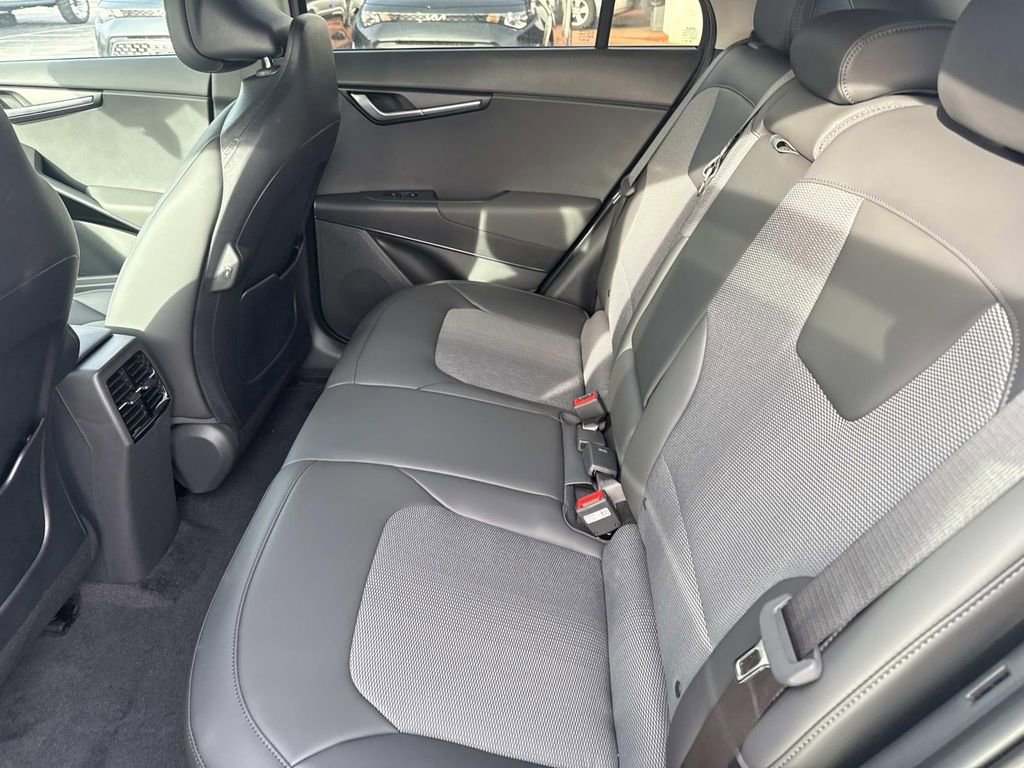 New 2025 Kia Niro Wind w/ Wind Preserve Package image 7