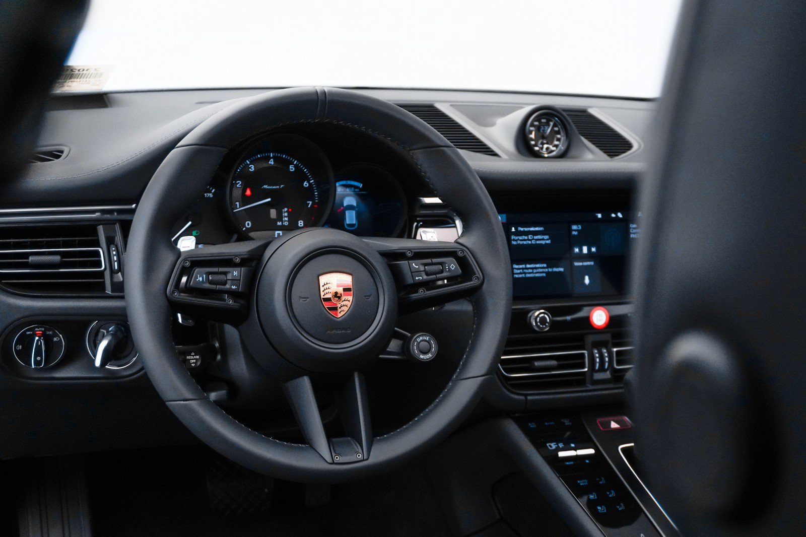 Certified 2023 Porsche Macan Turbo AWD/4WD image 20