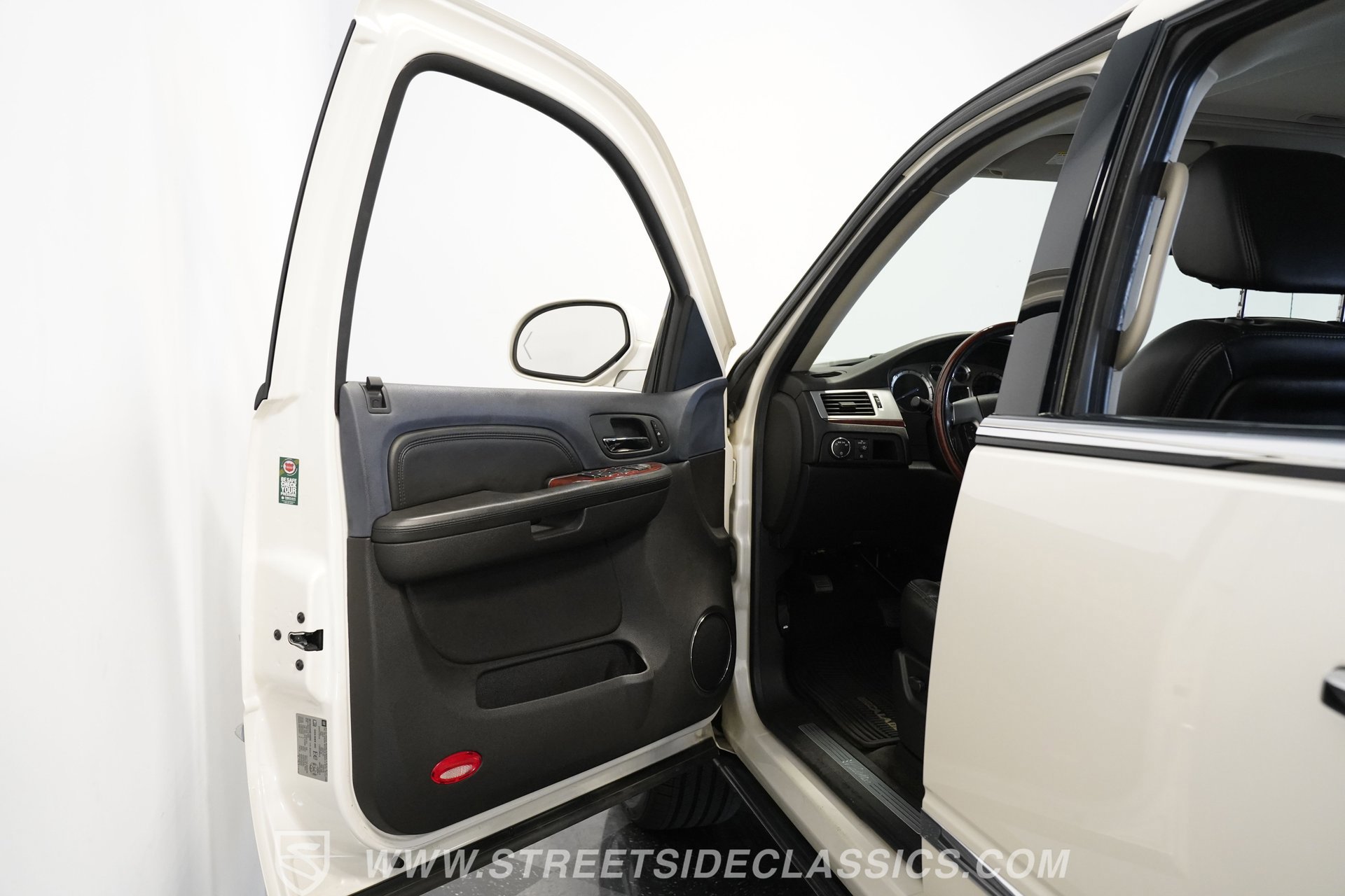 Used 2009 Cadillac Escalade EXT image 36