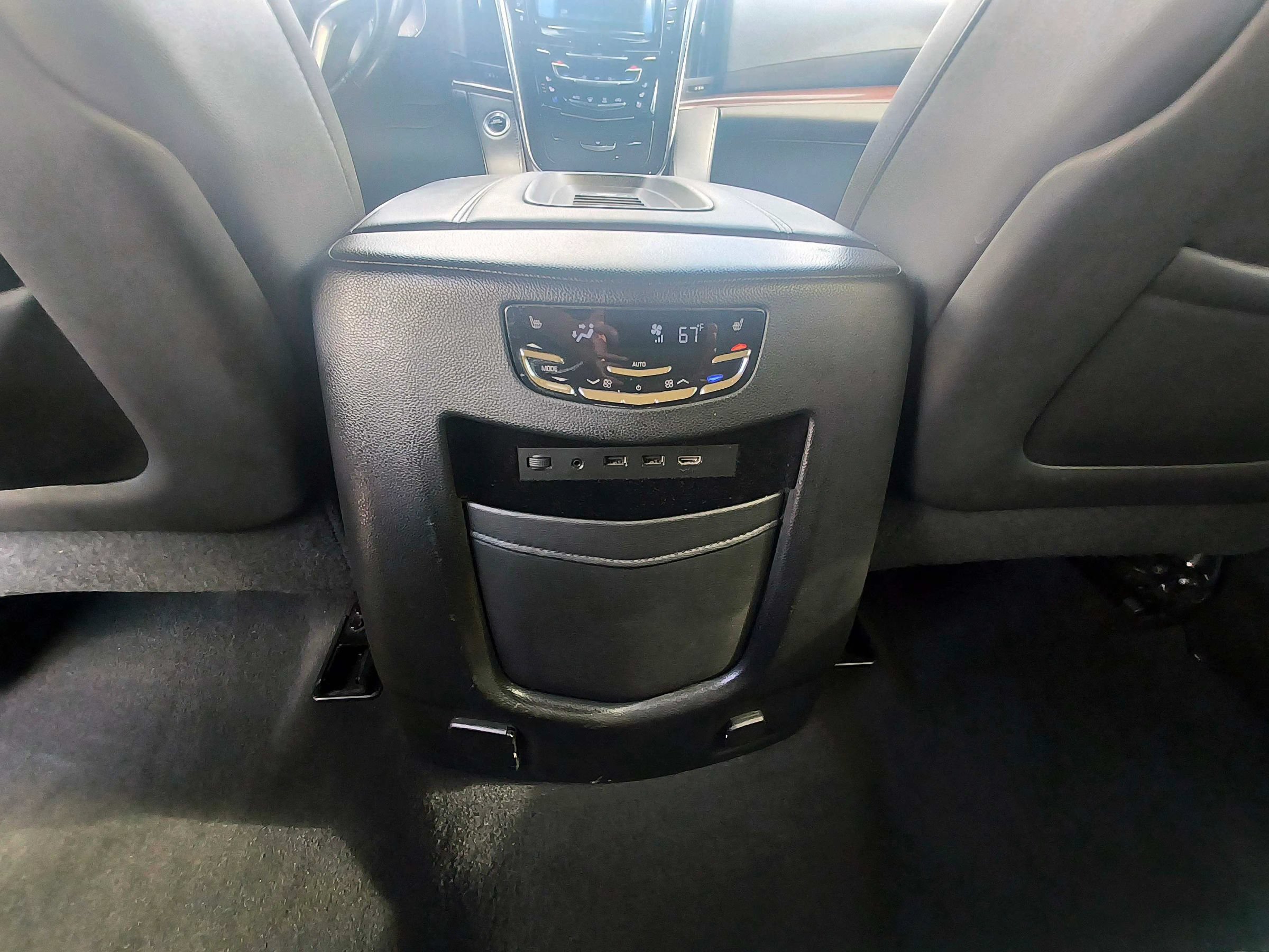 Used 2018 Cadillac Escalade ESV Premium Luxury AWD/4WD image 31