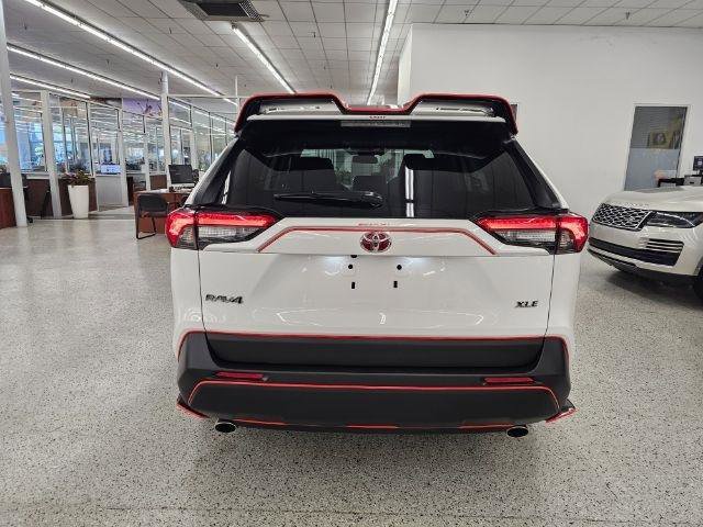 Used 2022 Toyota RAV4 XLE w/ Convenience Package FWD image 5