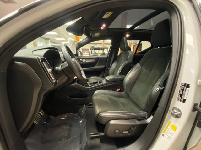 Used 2022 Volvo XC40 T5 R-Design AWD/4WD image 7