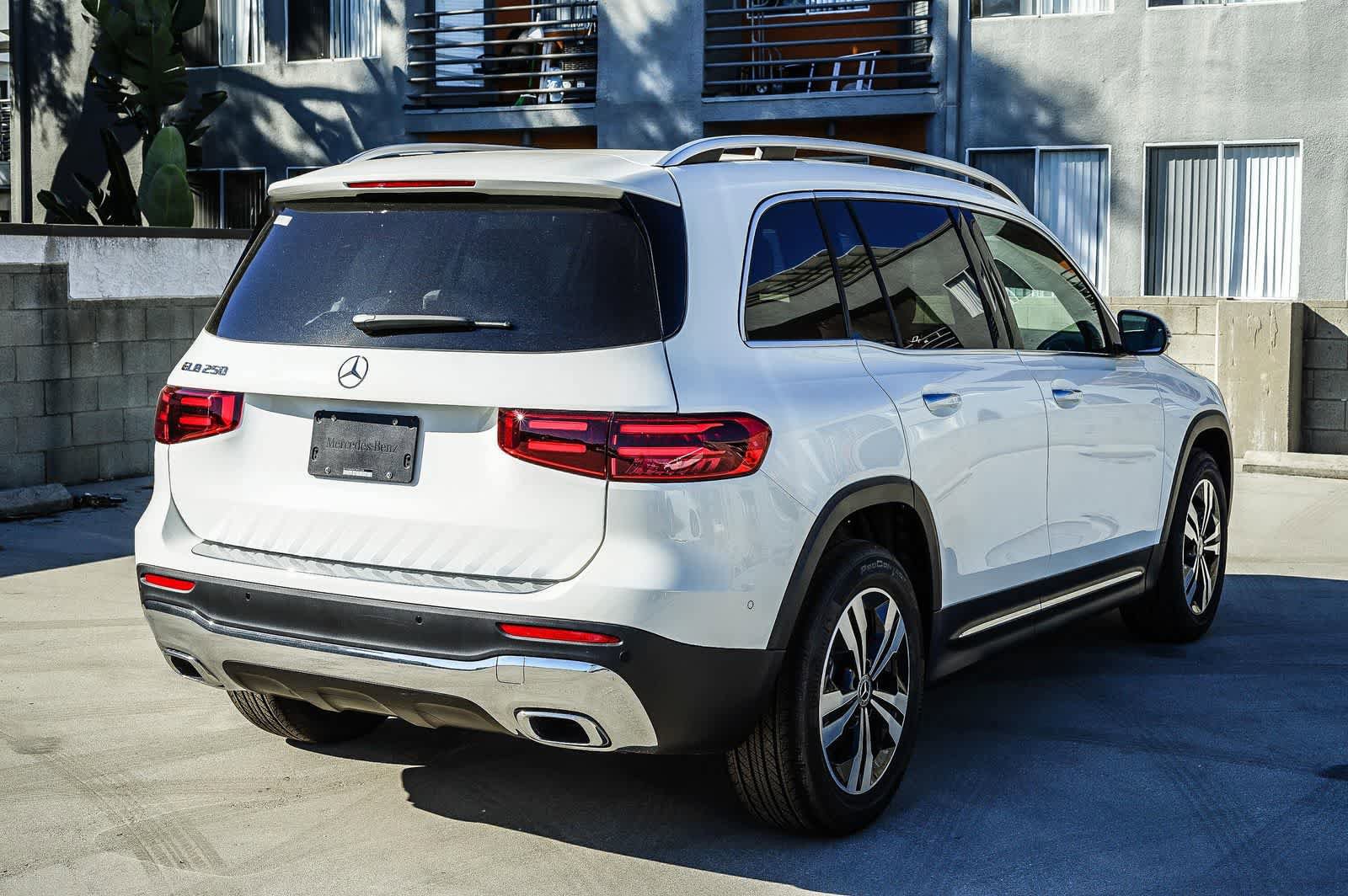 Used 2026 Mercedes-Benz GLB 250 image 4