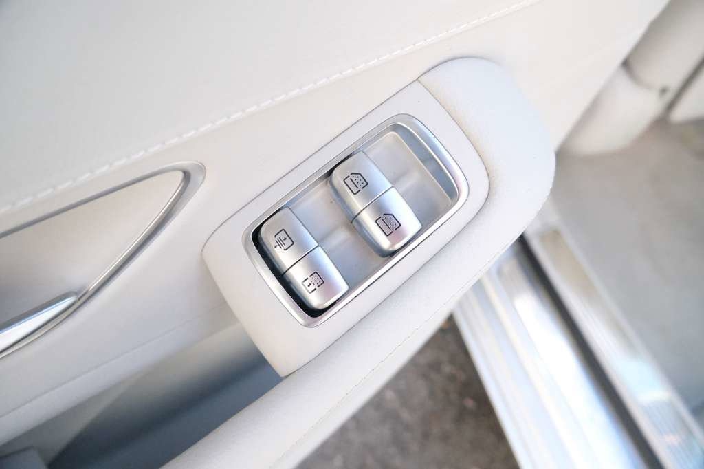 Used 2016 Mercedes-Benz S 550 Sedan image 25