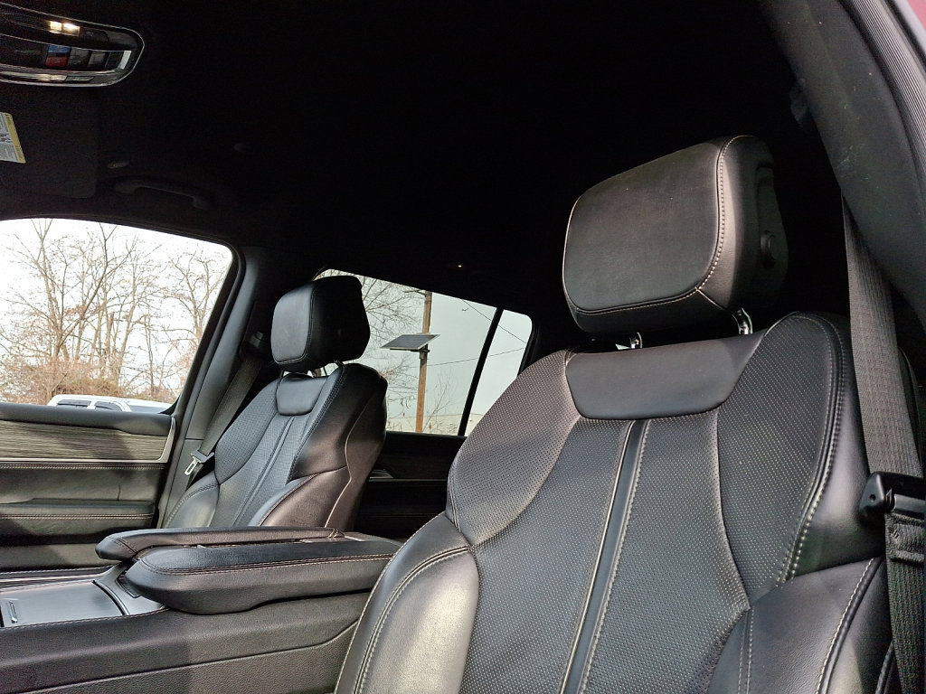 Used 2024 Jeep Wagoneer L Series II w/ Flexible Seating Group image 21