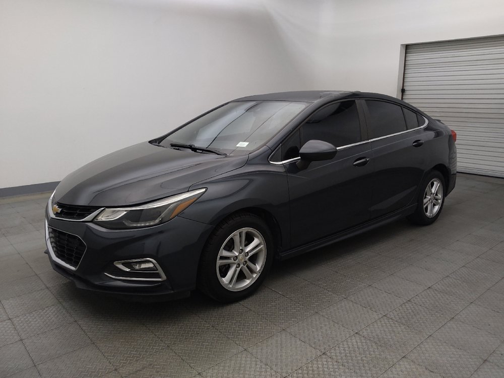 Used 2018 Chevrolet Cruze LT w/ Convenience Package FWD image 2
