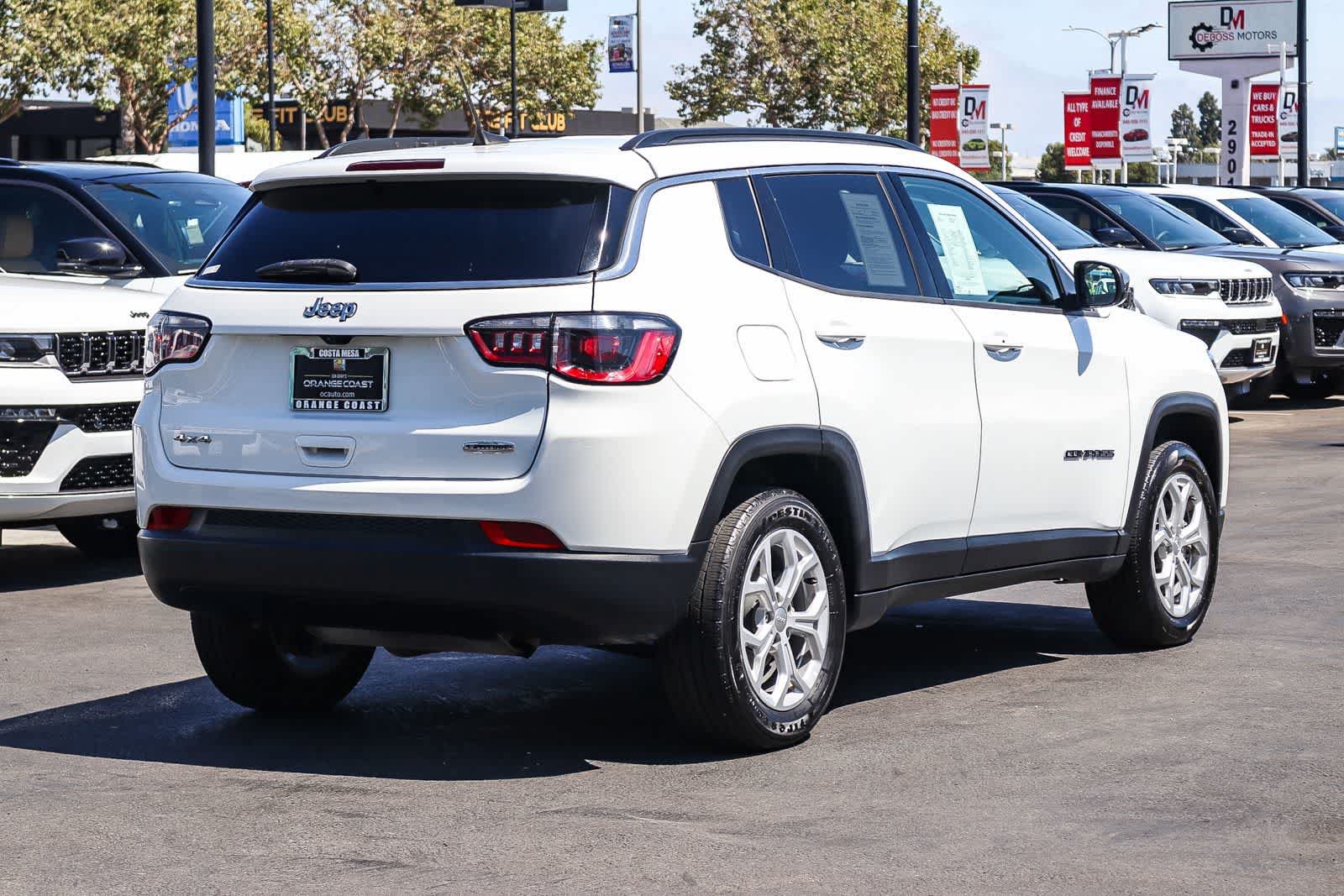 Used 2024 Jeep Compass Latitude AWD/4WD image 4