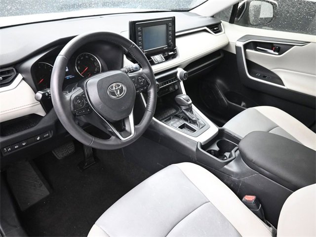 Used 2020 Toyota RAV4 XLE Premium image 12