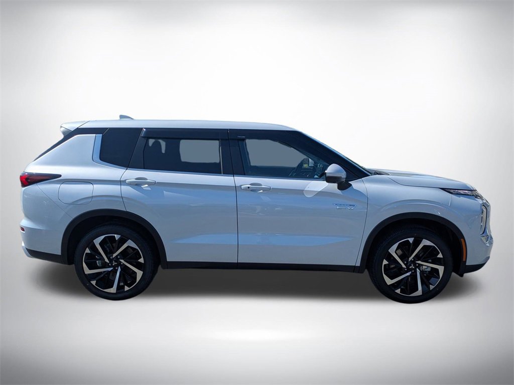 New 2025 Mitsubishi Outlander SE image 2