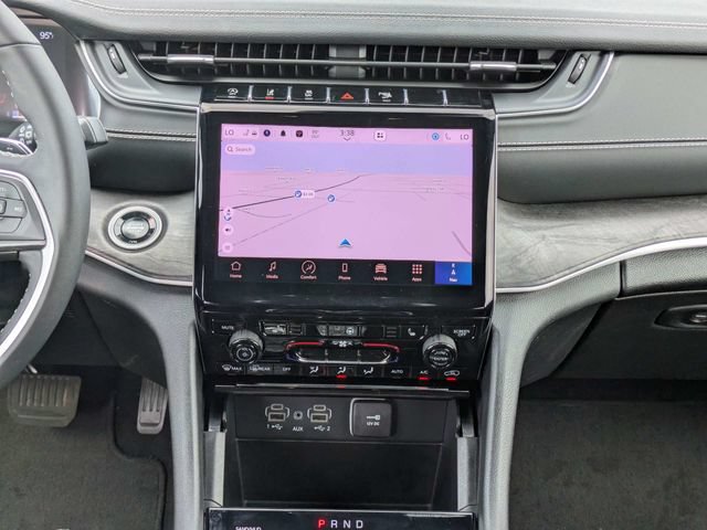 Used 2025 Jeep Grand Cherokee L Limited w/ Black Appearance Package AWD/4WD image 19
