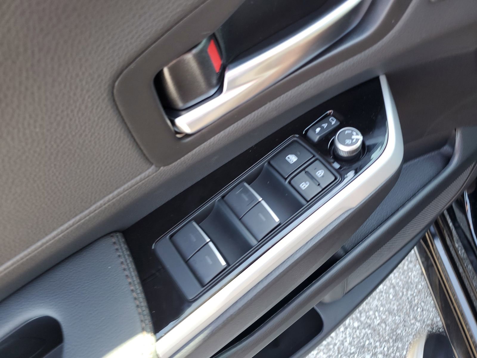 New 2026 Toyota Sienna Platinum AWD/4WD image 19