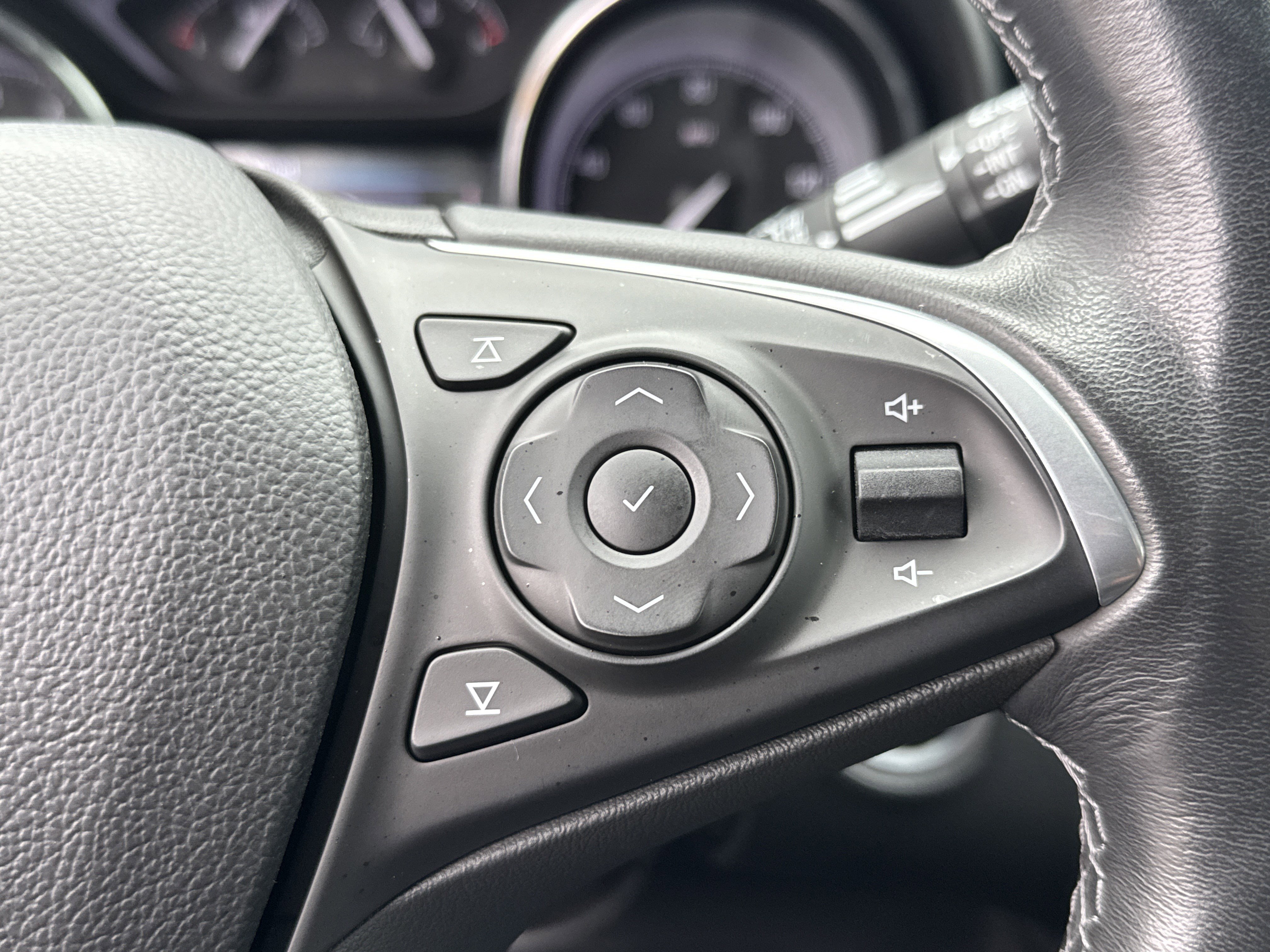 Used 2019 Buick Envision Essence image 21