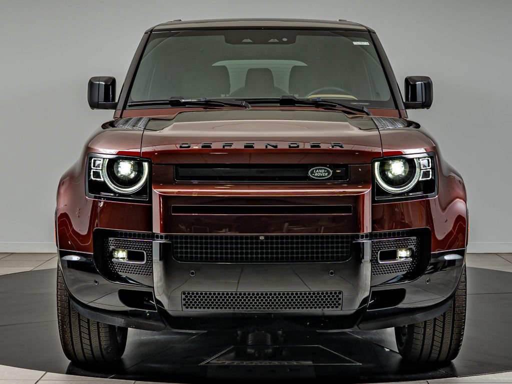 Used 2025 Land Rover Defender 130 X-Dynamic SE AWD/4WD image 2