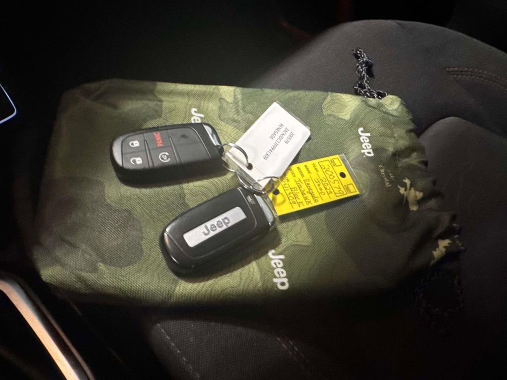 Used 2023 Jeep Renegade Trailhawk image 34