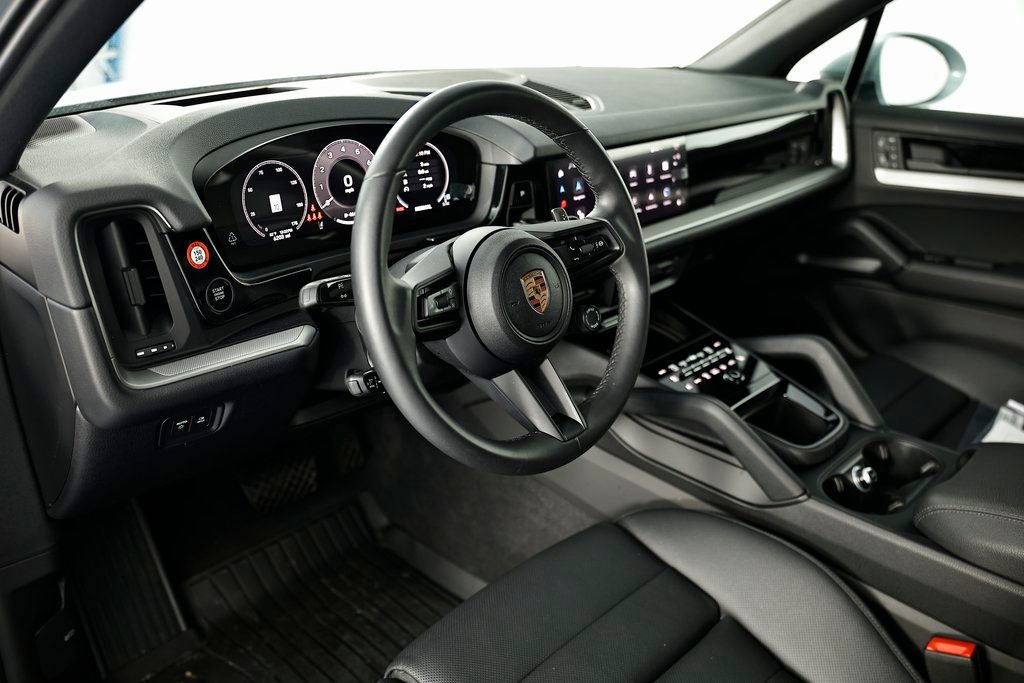 Certified 2025 Porsche Cayenne AWD/4WD image 4