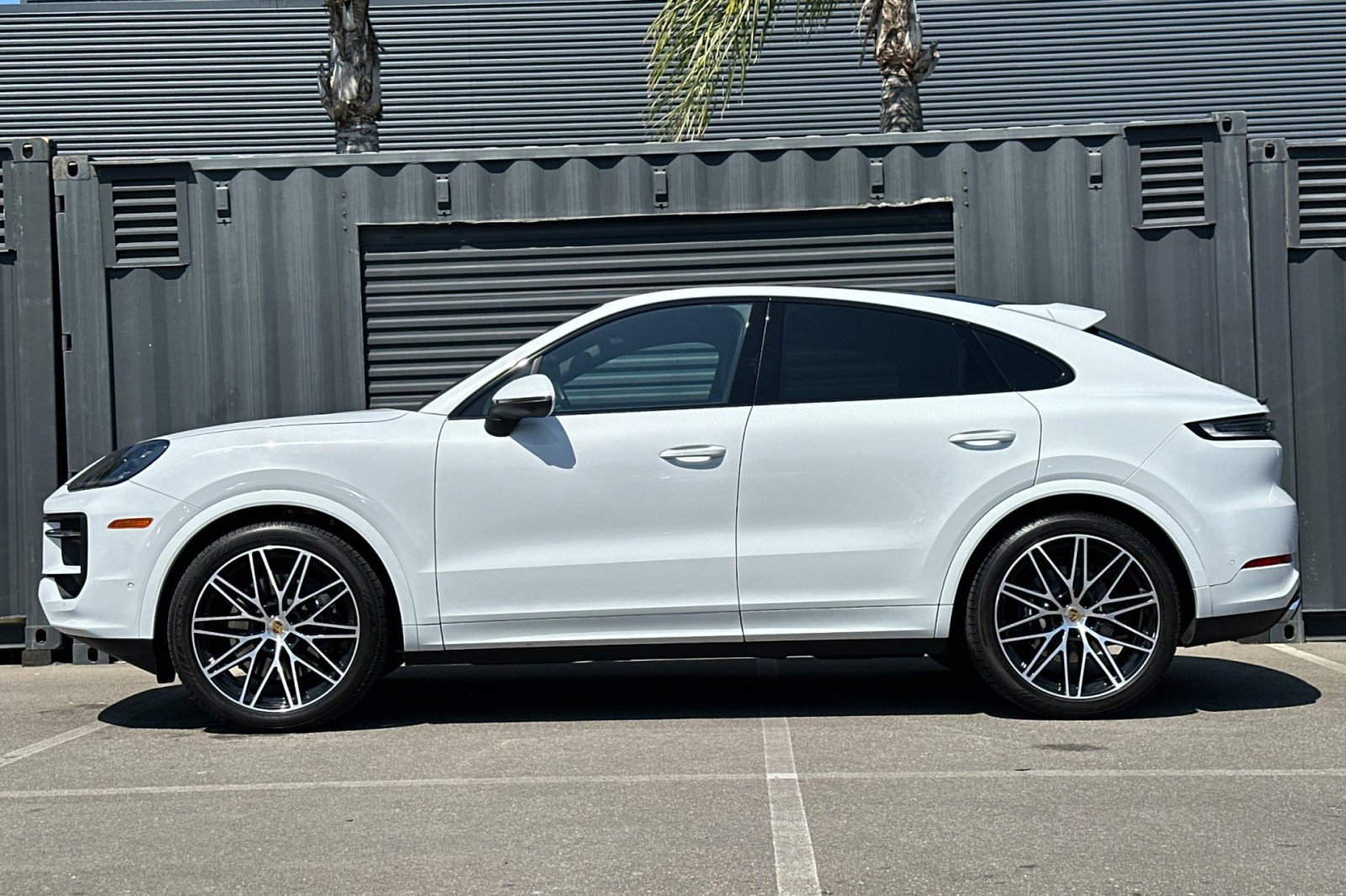 Certified 2024 Porsche Cayenne Coupe AWD/4WD image 2