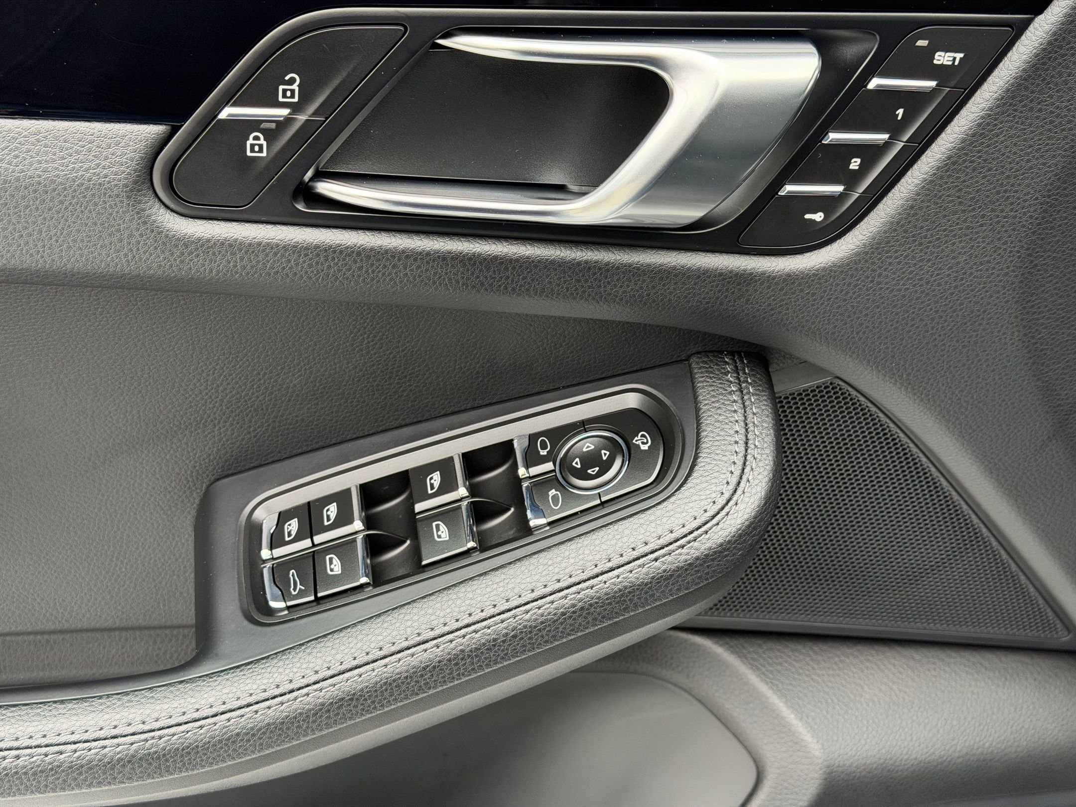 Certified 2026 Porsche Macan AWD/4WD image 26