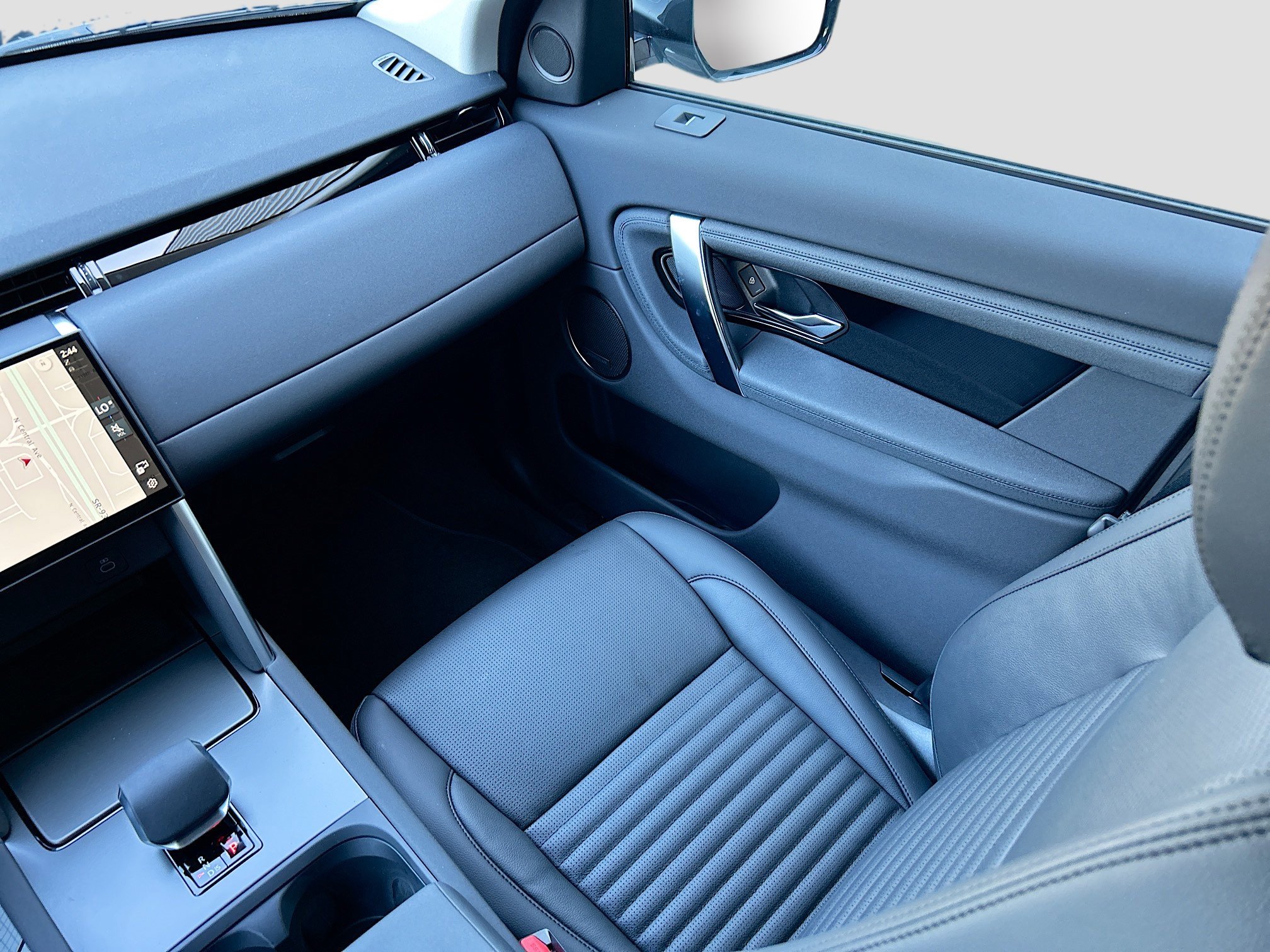 Used 2025 Land Rover Discovery Sport S image 14