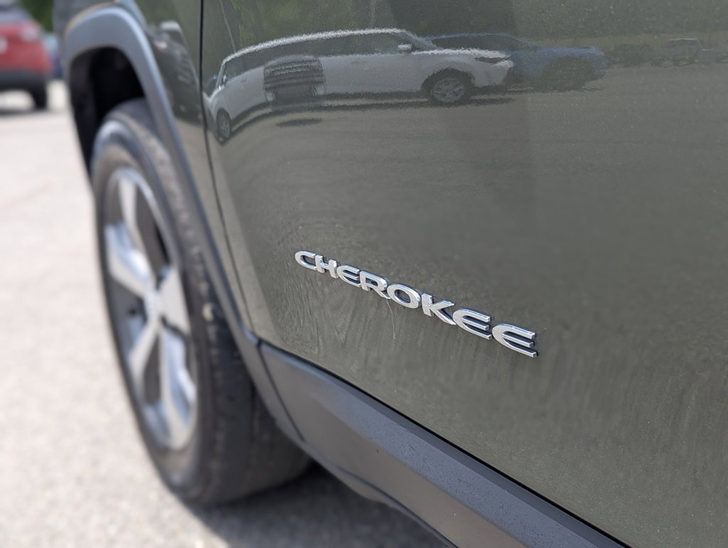 Used 2019 Jeep Cherokee Limited image 13