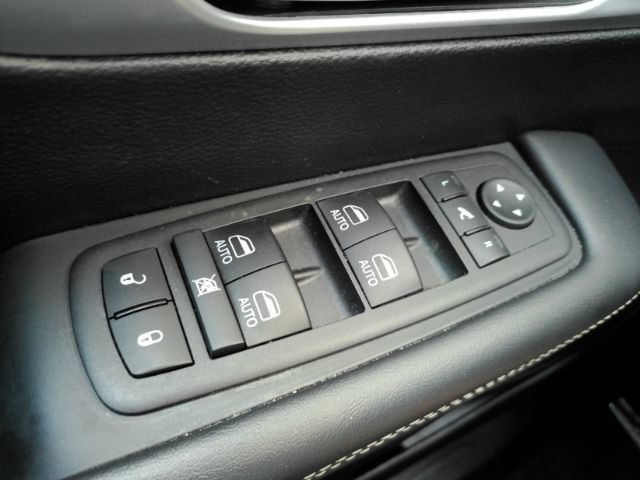 Used 2025 Chrysler Pacifica Limited FWD image 42