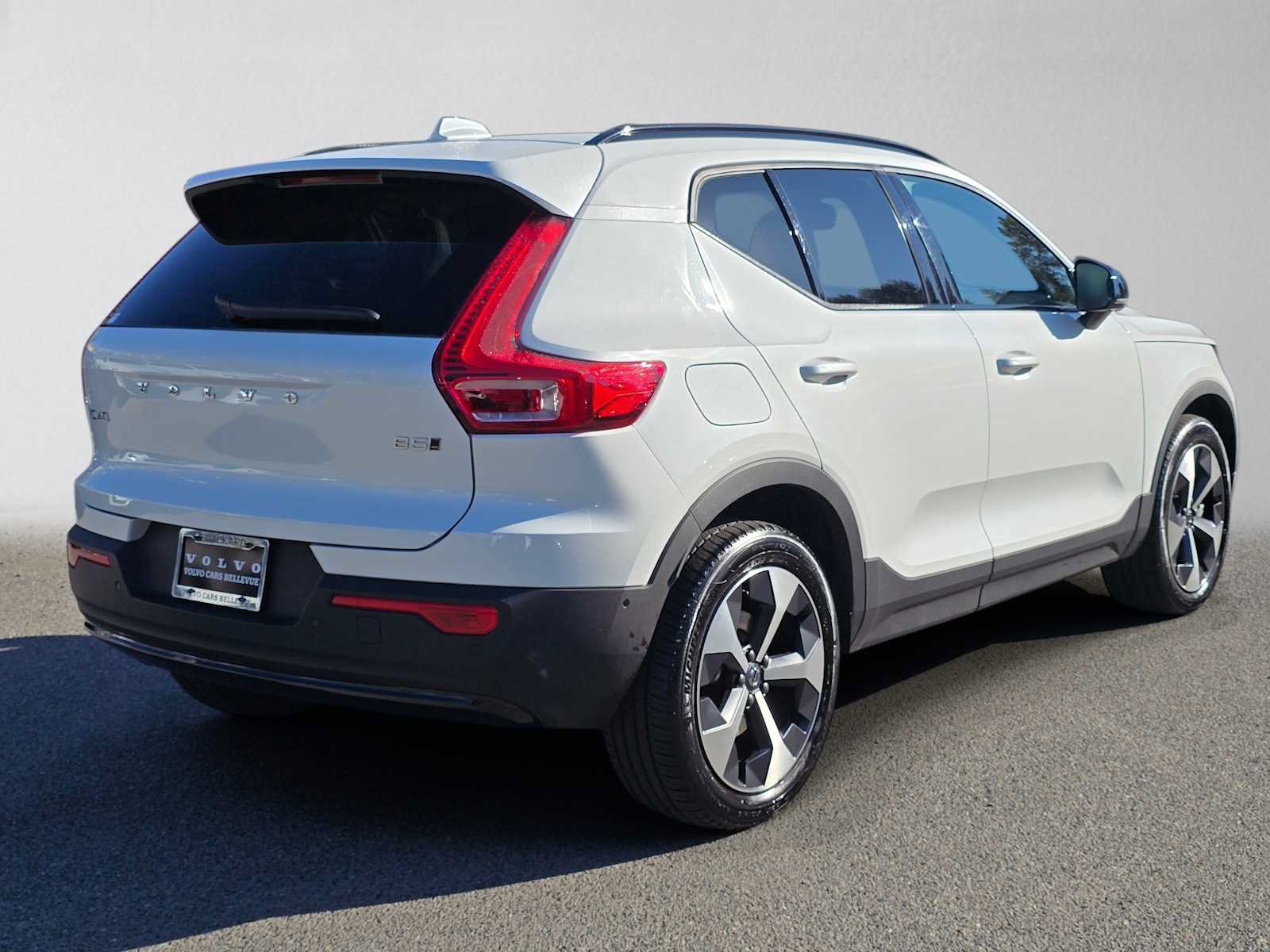 Certified 2026 Volvo XC40 B5 Plus AWD/4WD image 4