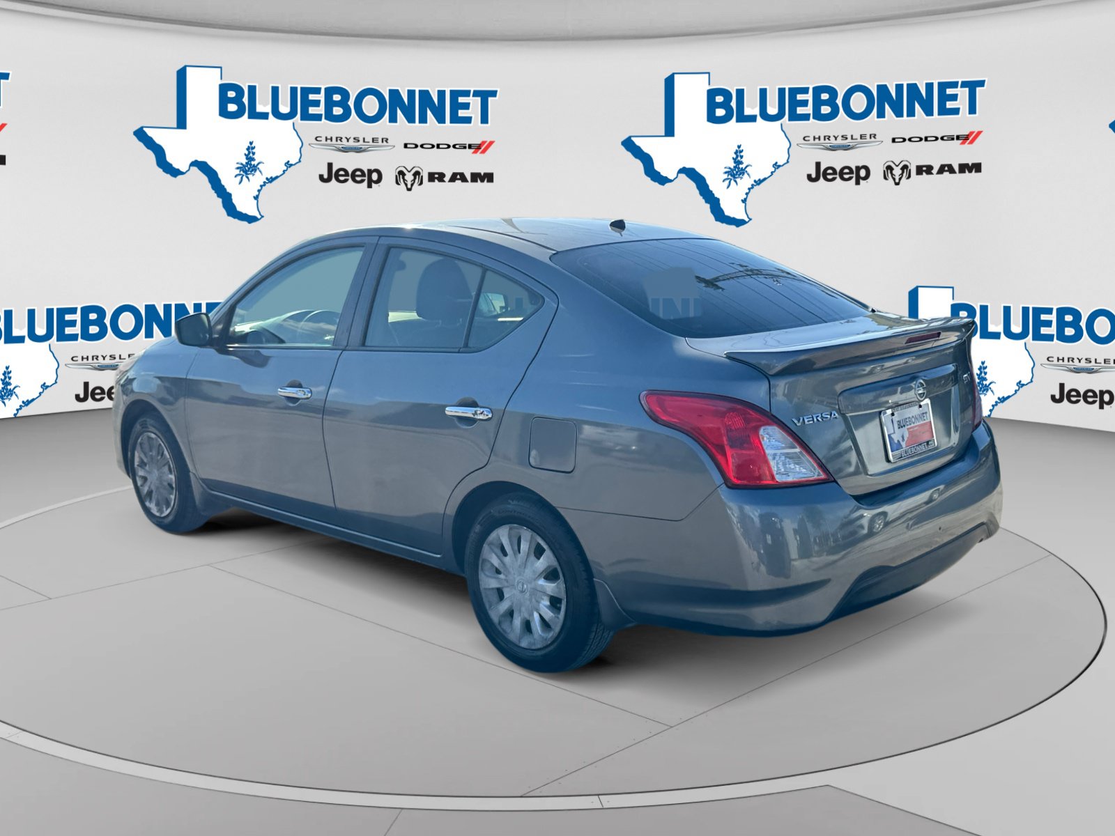 Used 2016 Nissan Versa SV FWD image 7