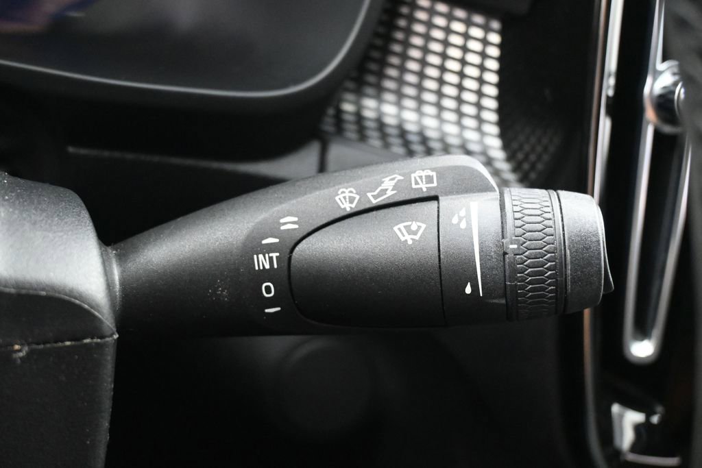 Used 2022 Volvo XC40 P8 Recharge Plus AWD/4WD image 13