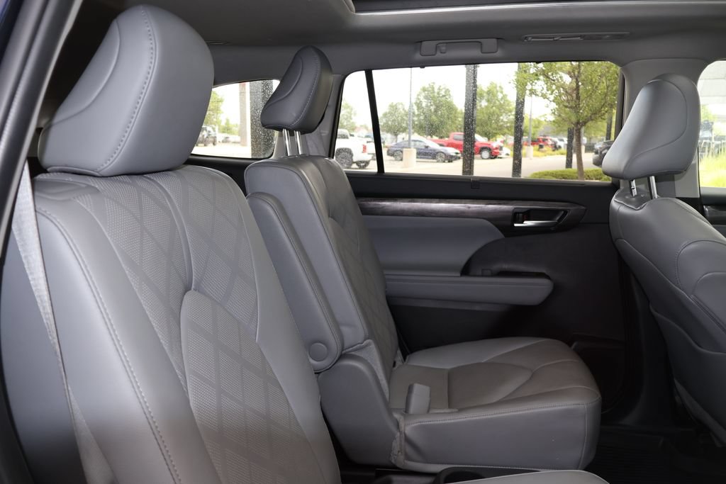 Used 2024 Toyota Highlander Platinum AWD/4WD image 58