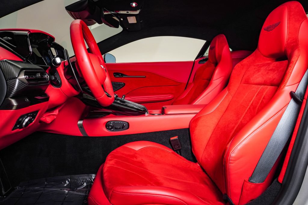 Used 2025 Aston Martin V8 Vantage Roadster RWD image 20
