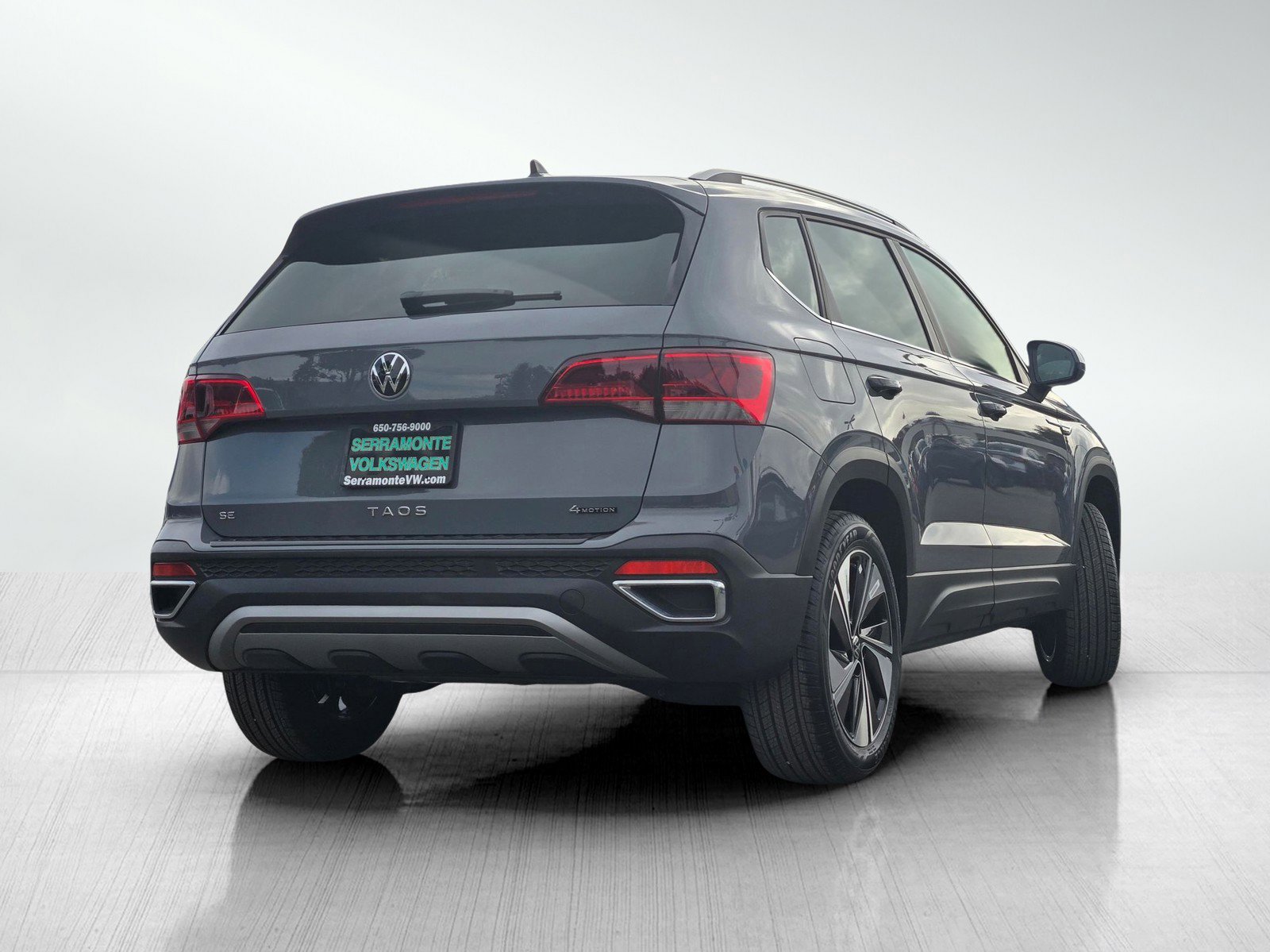 Used 2024 Volkswagen Taos SE image 4