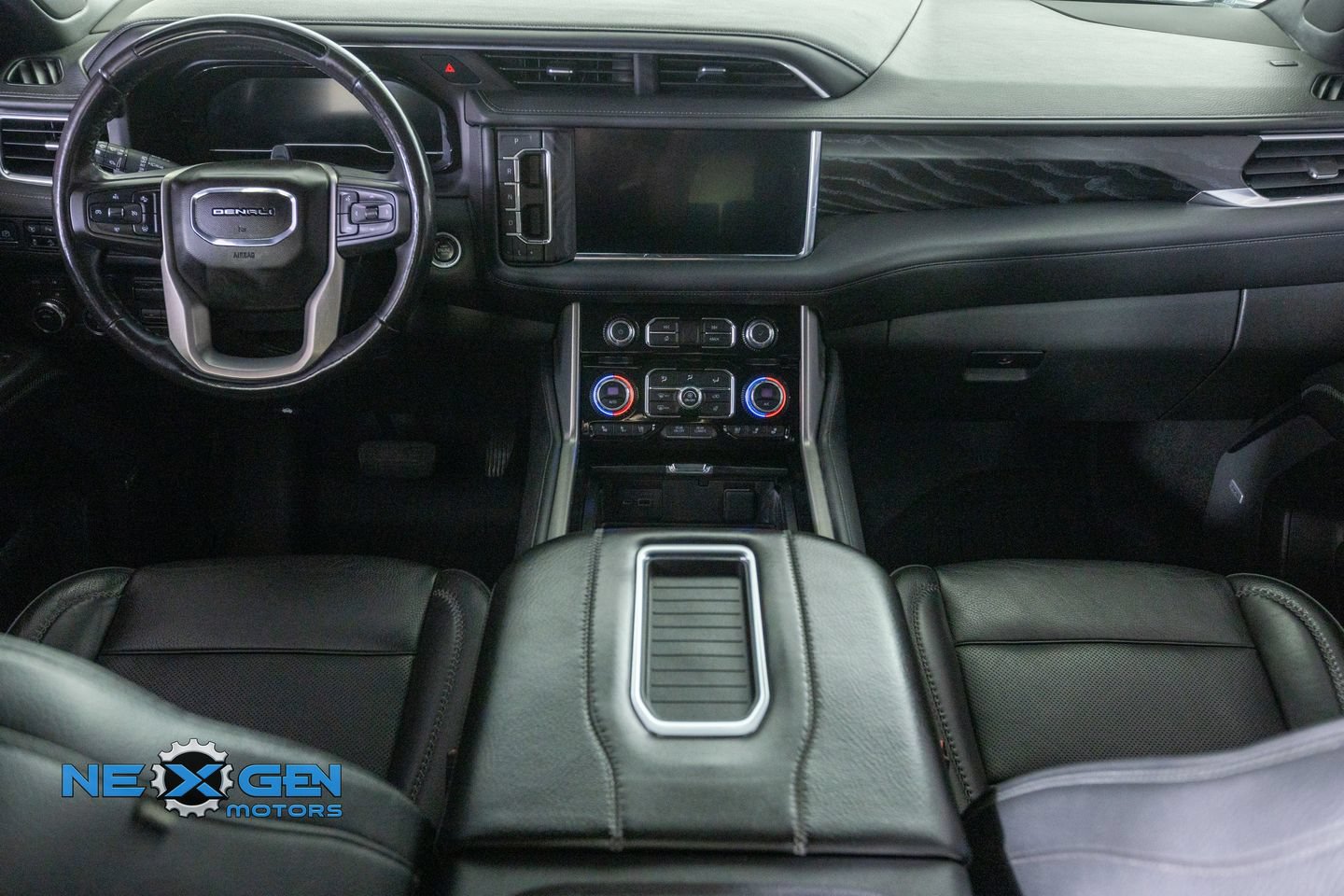 Used 2023 GMC Yukon Denali w/ Advanced Technology Package AWD/4WD image 31