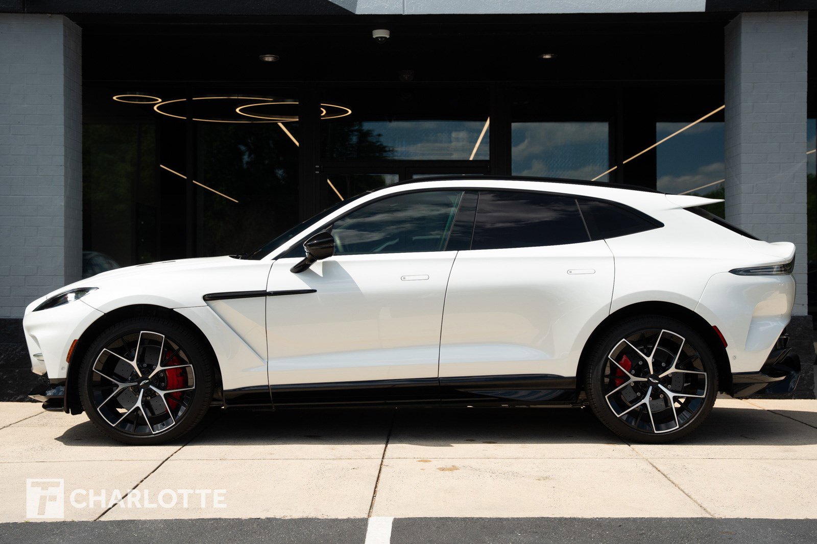 Used 2025 Aston Martin DBX 707 AWD/4WD image 7
