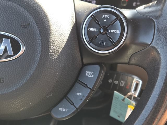 Used 2017 Kia Soul + FWD image 10