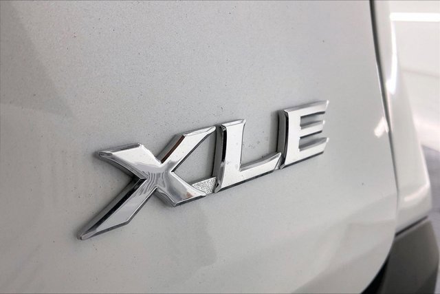 Used 2025 Toyota Sienna XLE image 7